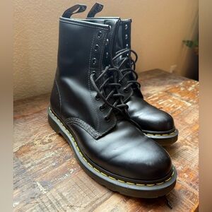 1460 SMOOTH LEATHER LACE UP DOC MARTEN BOOTS